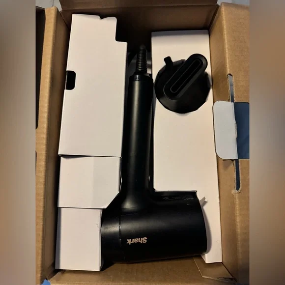 Shark HyperAIR Blowdryer - Picture 2 of 4